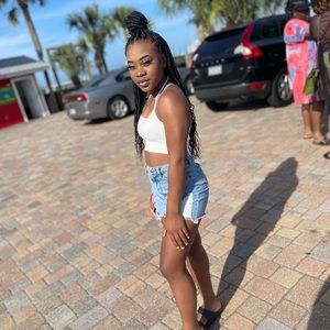 Meet your Posher, Miraja